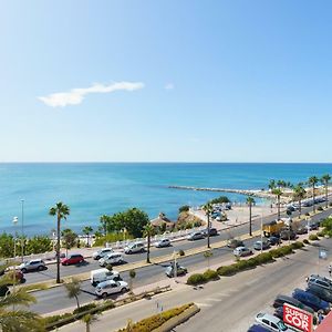 Spacious Beachfront Flat With Sea Views And Private Indoor Parking